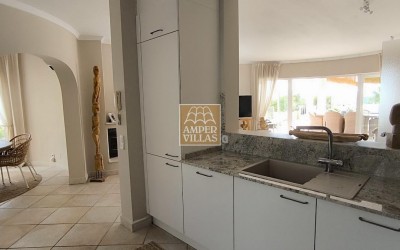 Фантастическая вилла с панорамным видом на море..